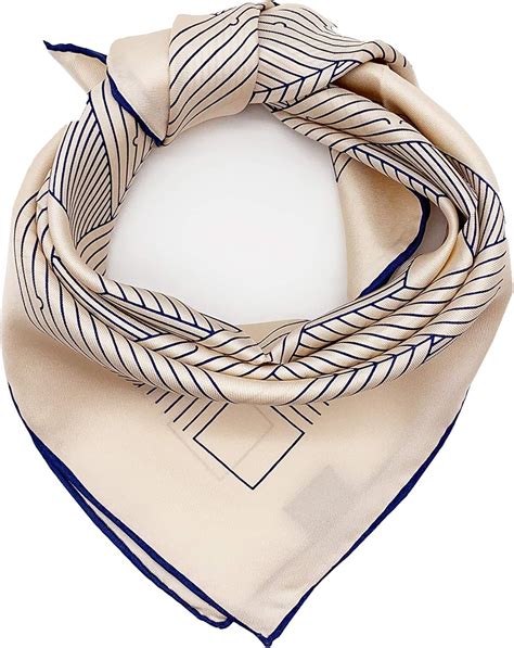 foulard carré de soie.